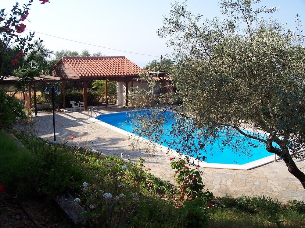 Manolia Studios 2 *