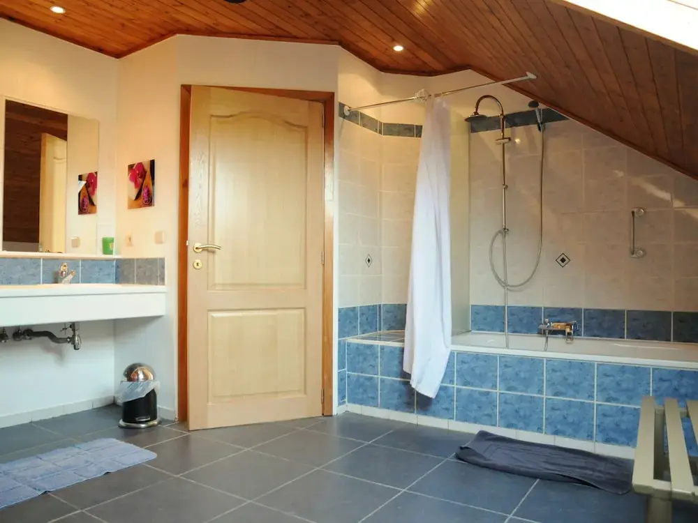 Holiday Home in Somme-leuze With Pool & Sauna - фото 7