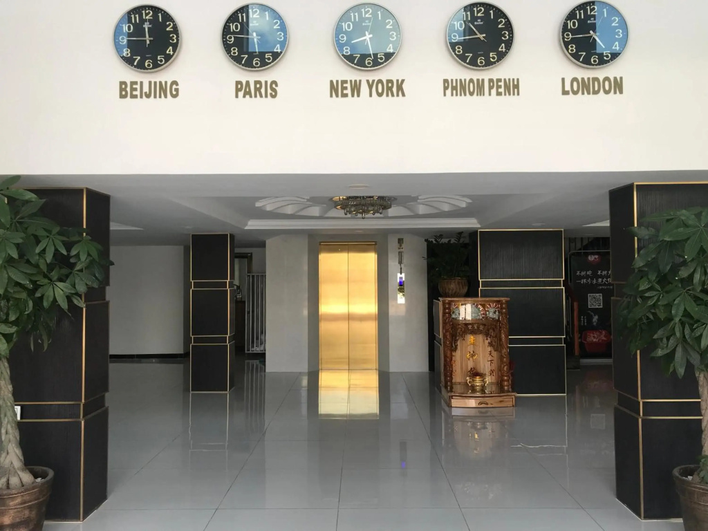 Apple Hotel Two