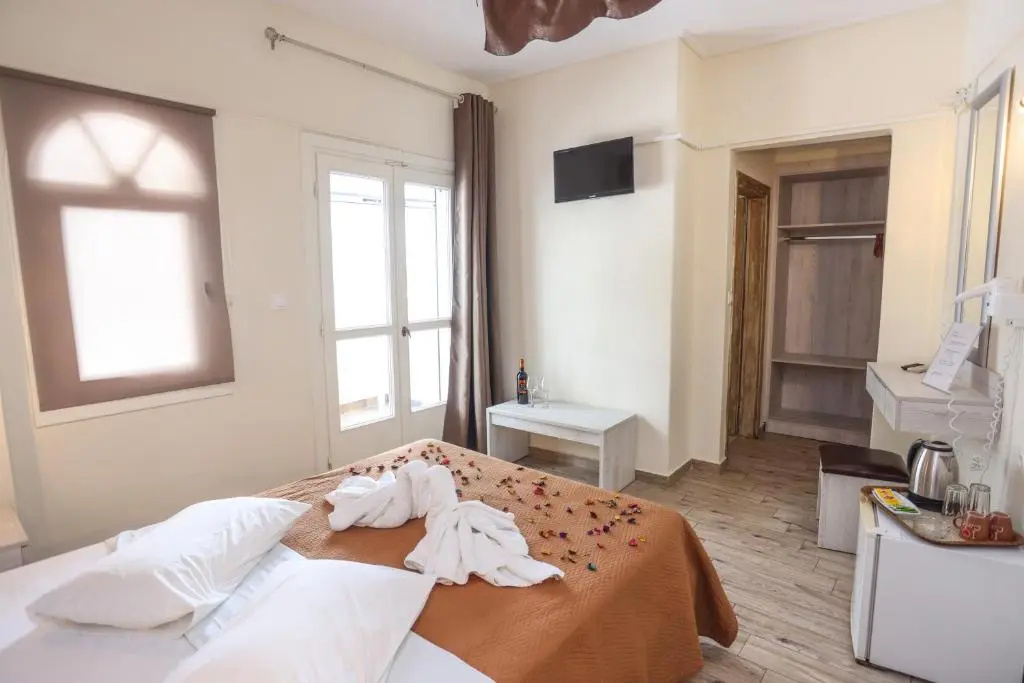 Standard Double room with balcony (full double bed)