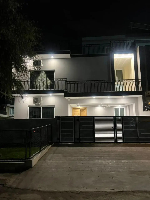 Delano Guest House