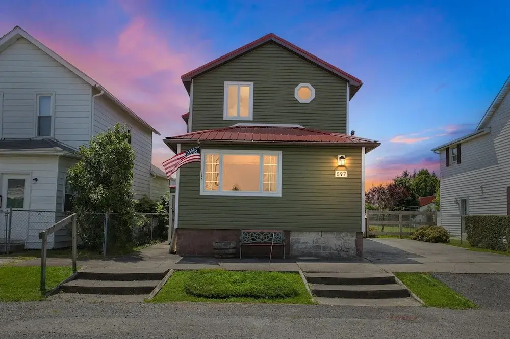 Home Port - Spacious Retreat In Prime Location 4 Bedroom Home