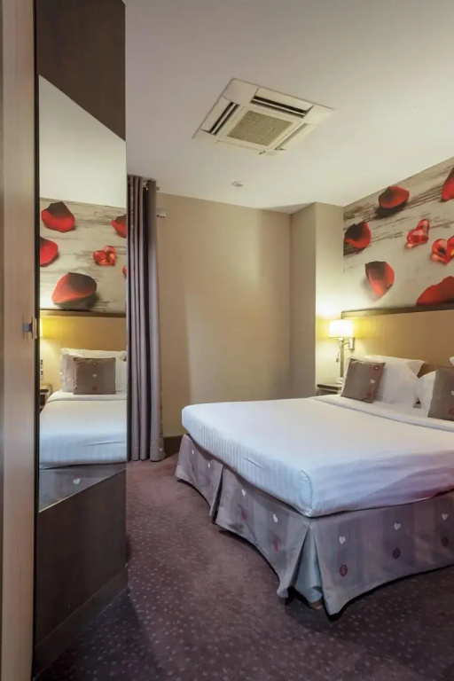 Superior Double room with balcony (full double bed)