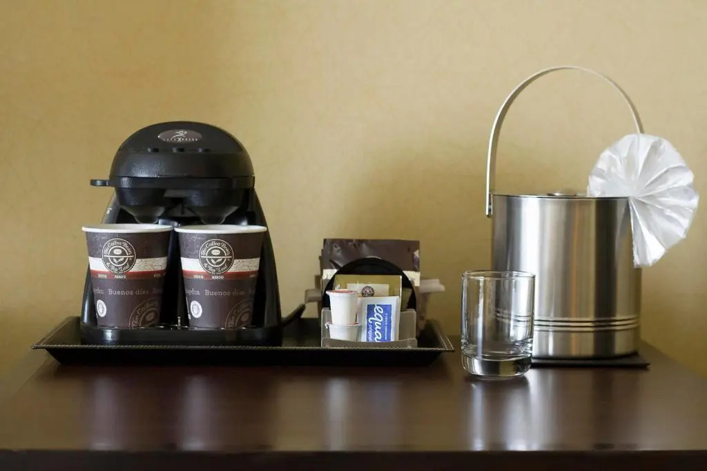 Lakeside Orange County Airport Hotel - Chambres