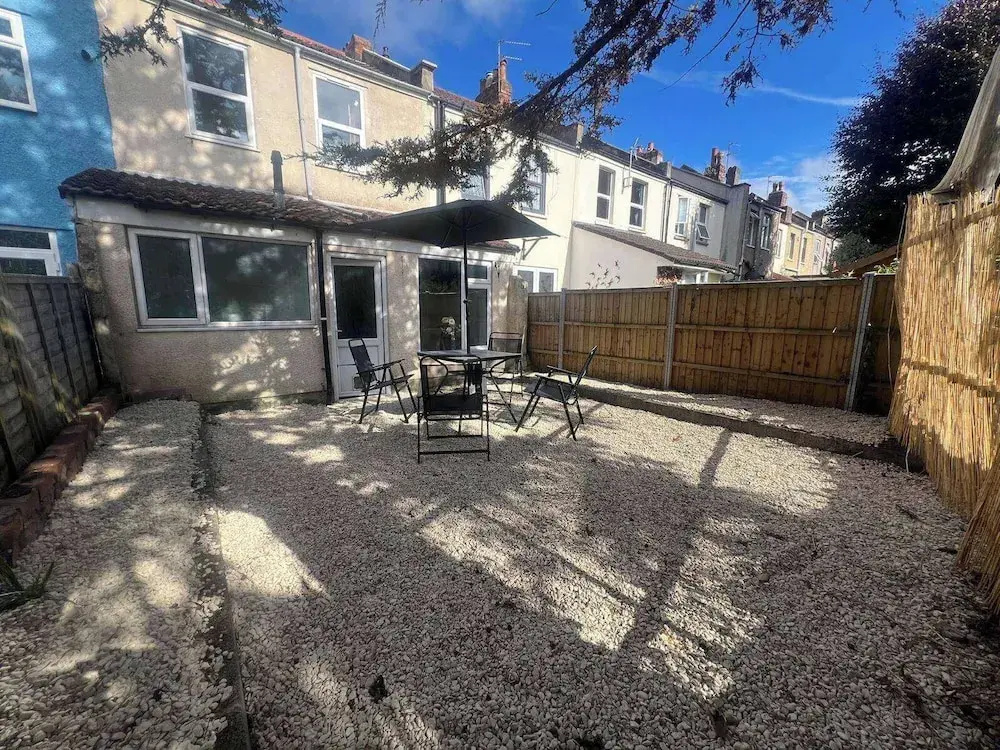 4 Bed House Sleeps 7-free Parking- Contractors