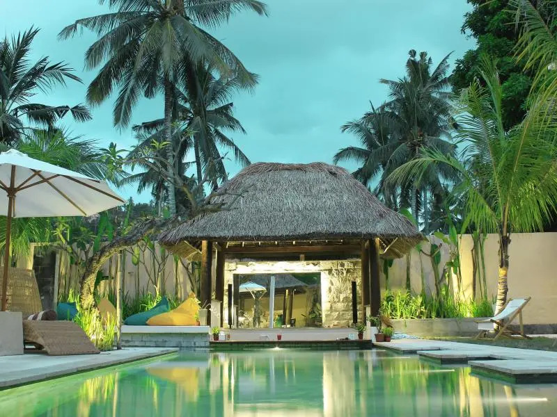 豪華雙人房，設有露台及雙人床