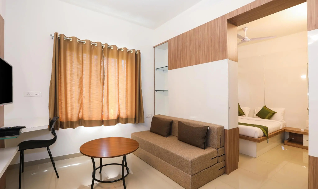 Deluxe Double room (full double bed)