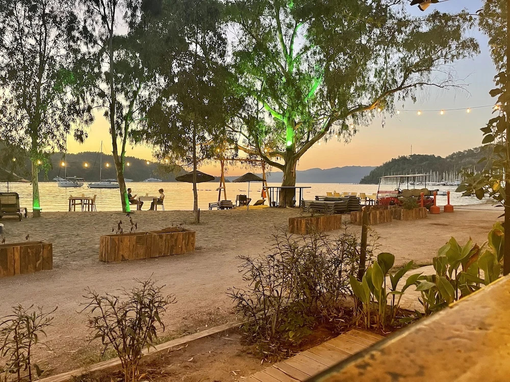 Marimare Beach & Bungalow Hotel