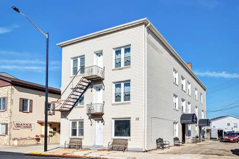 Newly Renovated - Walking Distance to Pier