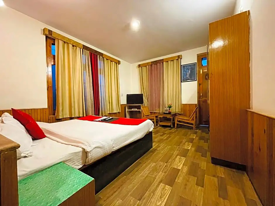 Deluxe Double room with balcony (full double bed)