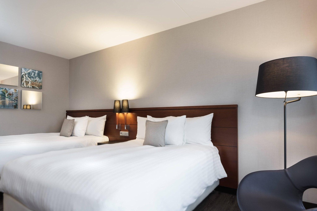 (1)Deluxe Quadruple room (2 full double beds) at Courtyard By Marriott Amsterdam Airport in Hoofddorp