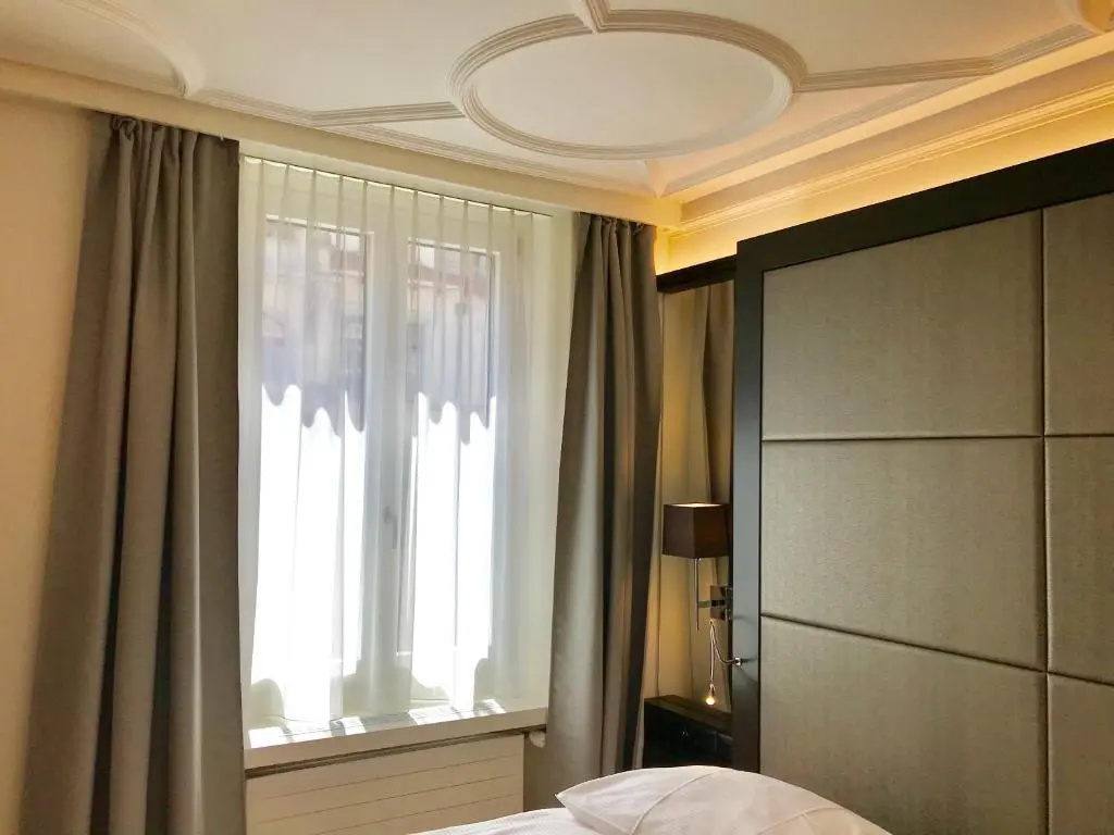 Deluxe Double room (full double bed)