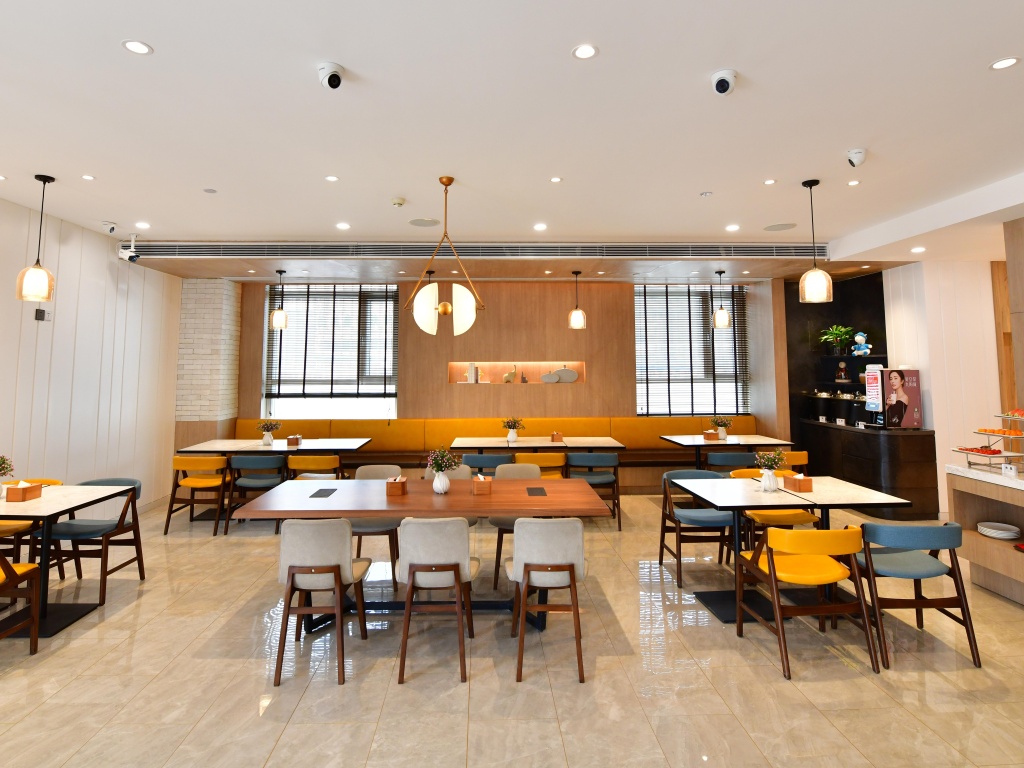 Food & Beverage