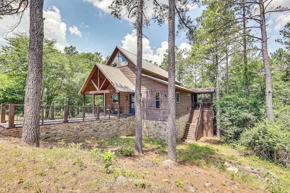 Cozy Cabin w/ Hot Tub ~ 5 Mi to Broken Bow Lake