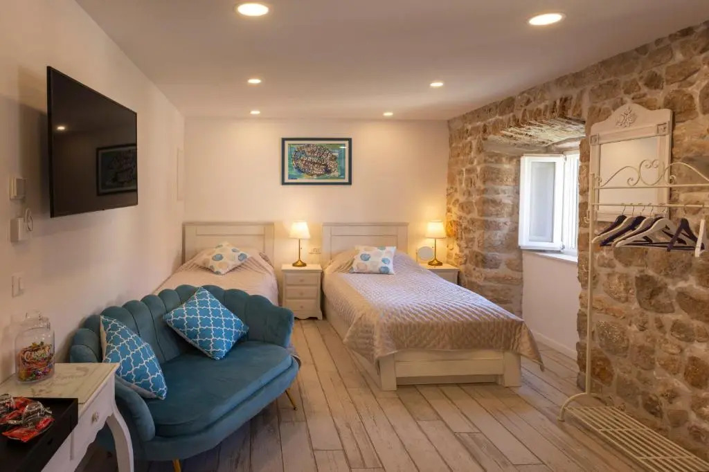 Stayeva 11 image rooms