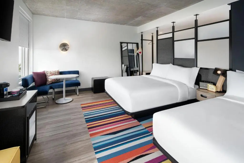 Standard Quadruple room with city view