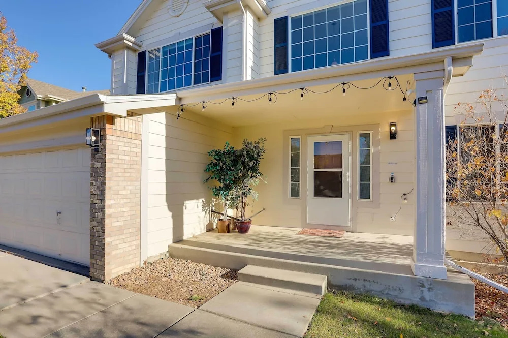 Spacious Thornton Home: 15 Mi to Downtown Denver!