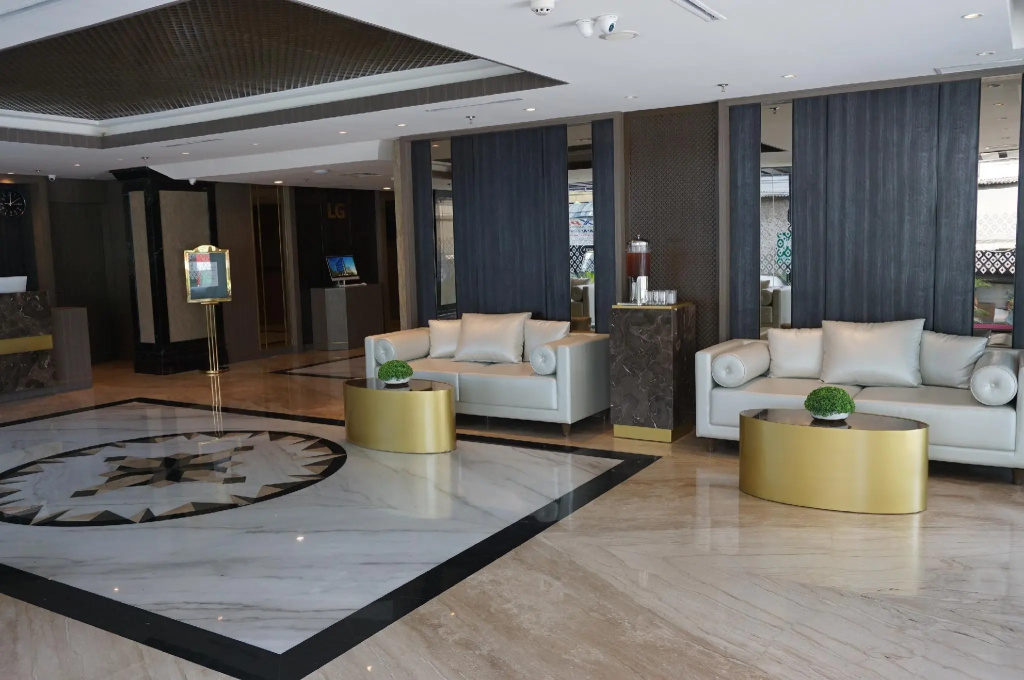 Lobby & Reception