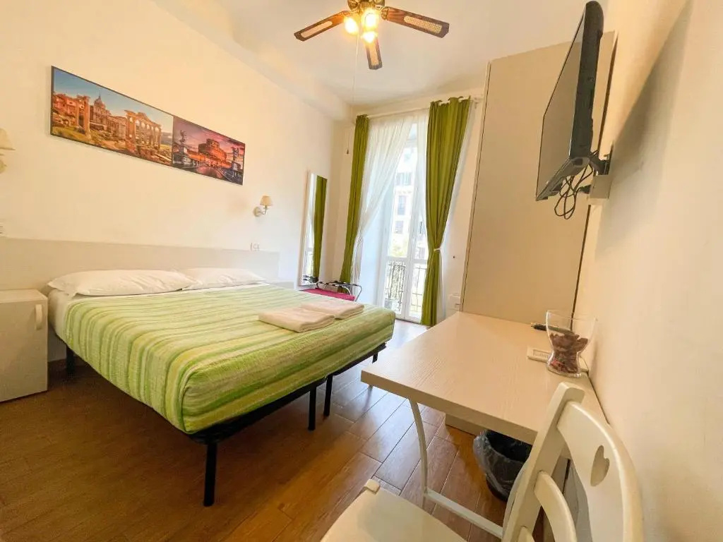 Deluxe Double room with balcony (full double bed)