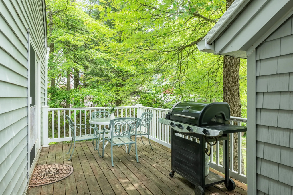 Twin Waters by Avantstay Patio + Pool Table