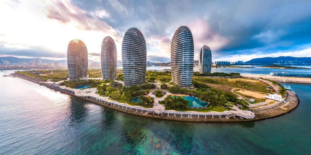 Beach & Waterfront
