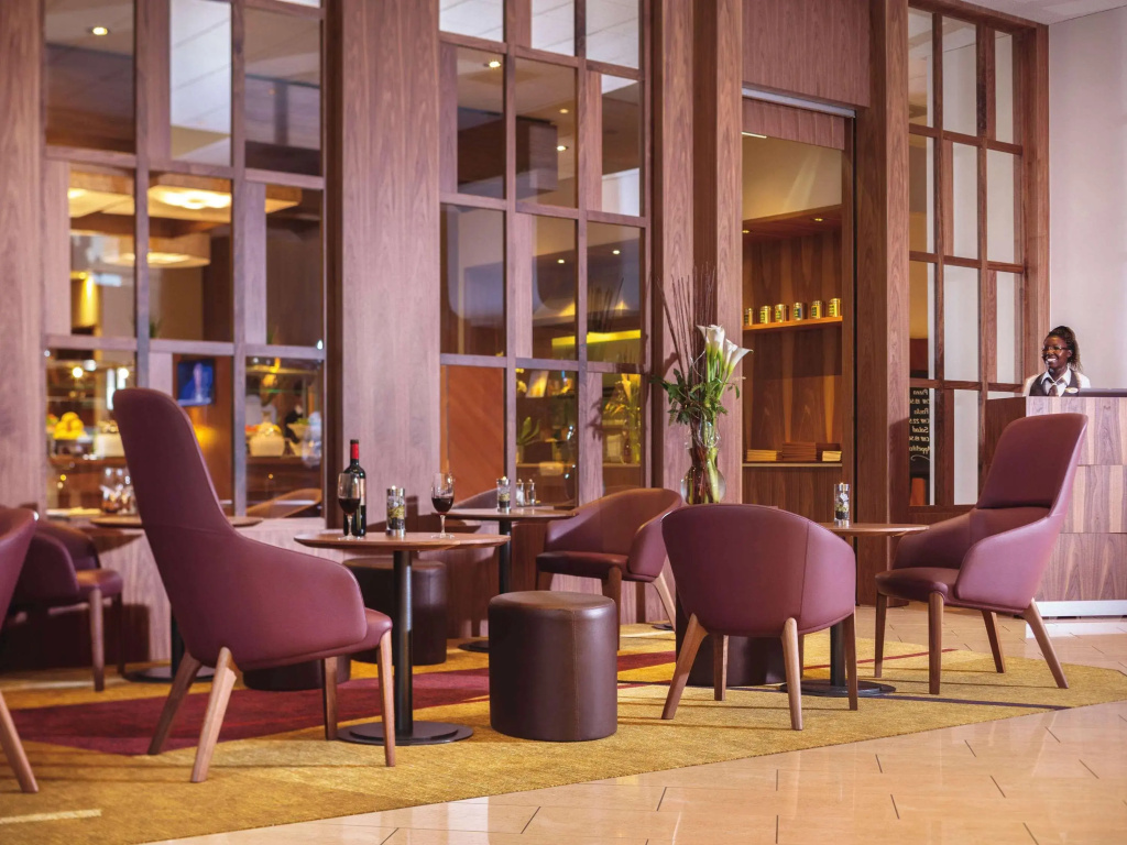 Lobby & Reception