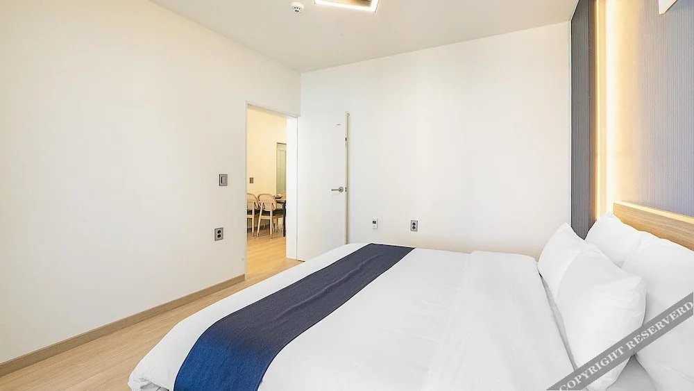 Yeosu Riaeddo poolvilla Pension