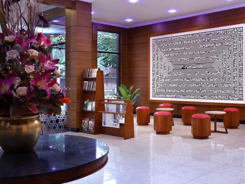 Lobby & Reception