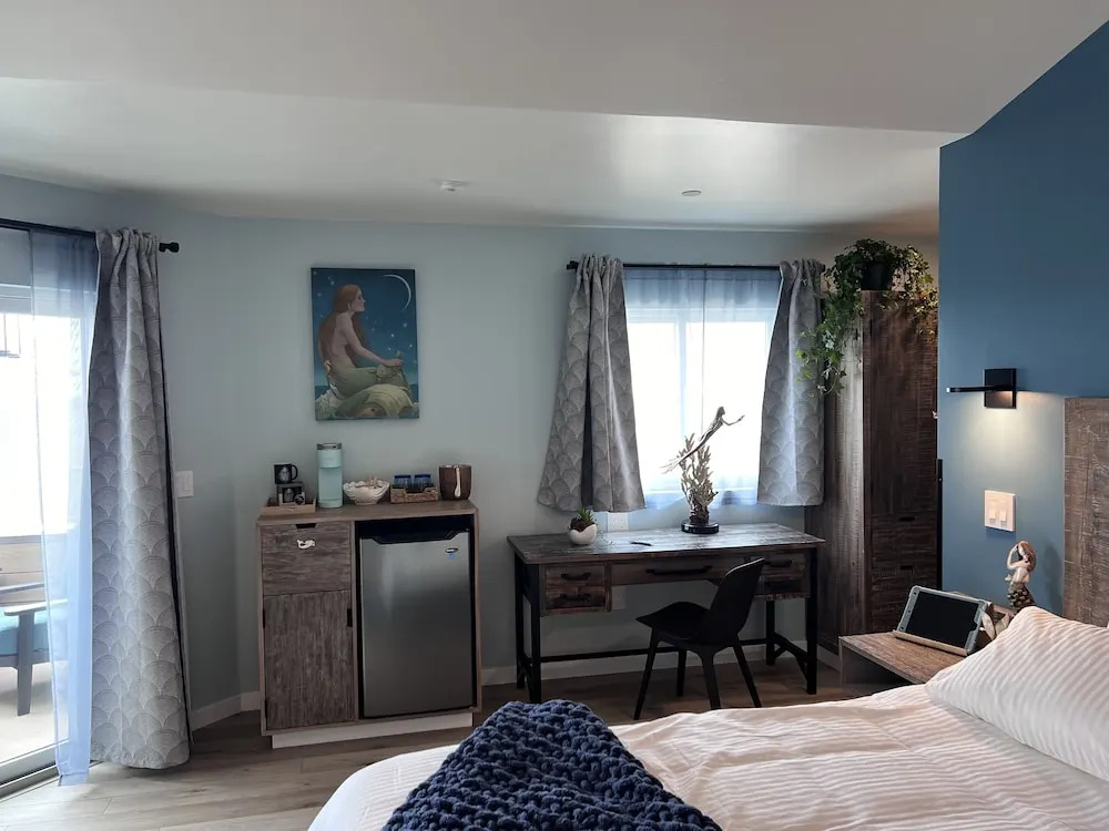 Standard Double room with balcony and with ocean view (full double bed)
