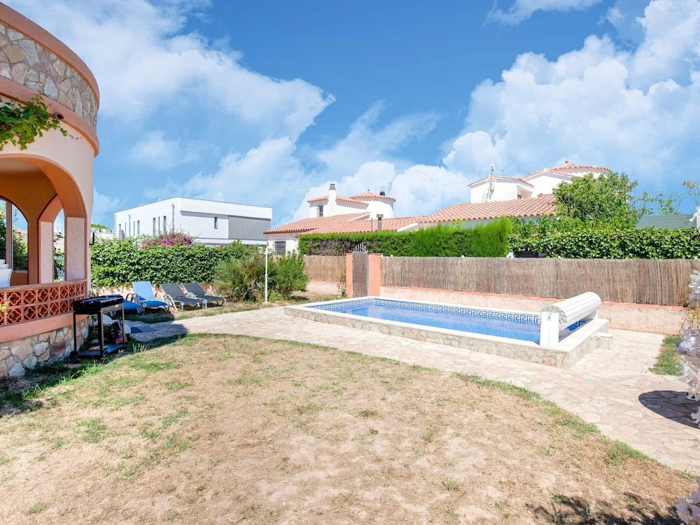 House for 4 With Private Swimming Pool, Near the Beach - фото 12
