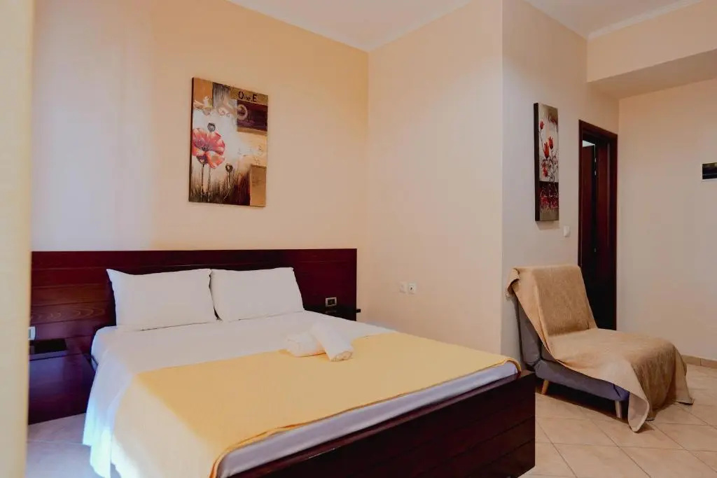 Deluxe Double room with balcony (full double bed)