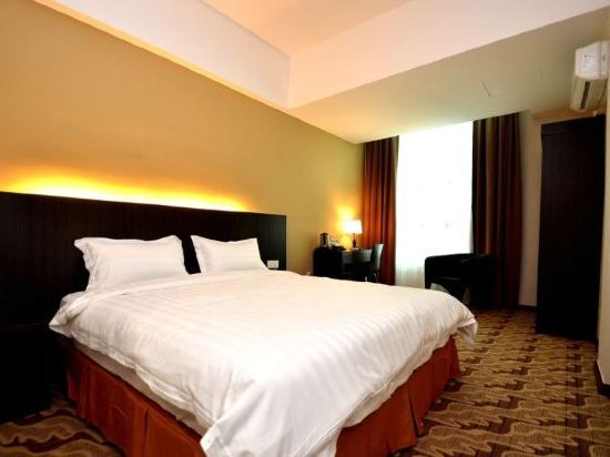 Eminent Hotel