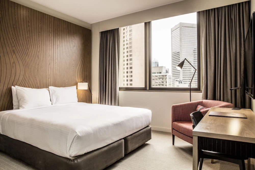 Double room with city view (full double bed)