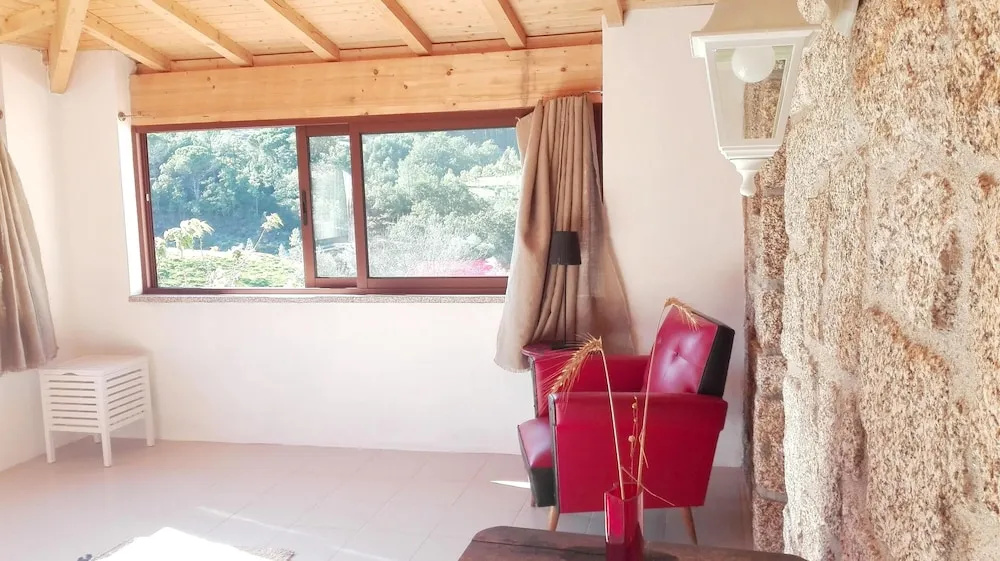 House with 2 Bedrooms in Cabril , with Wifi - фото 3