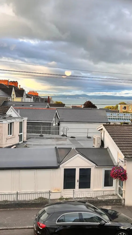 1-min Walk to High St 3-min to Mumbles Beach