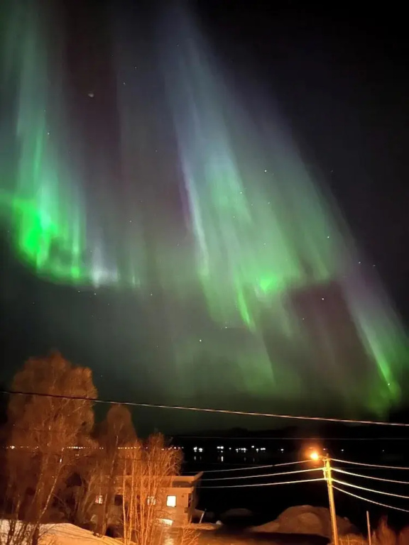 Aurora Borealis Apartment - Sleeps 3 - Parking