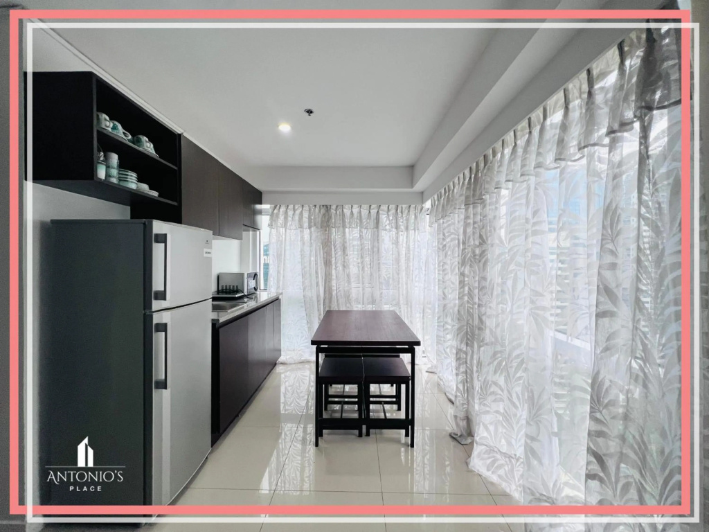 Big Windows with Full City View 2BR Loft Unit FREE WIFI & NETFLIX at Fort Victoria BGC
