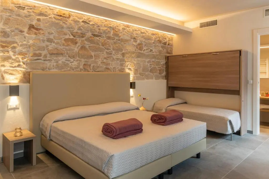 Deluxe Quadruple room