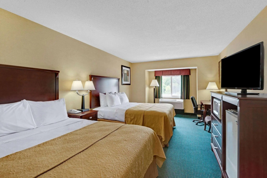 Ramada by Wyndham Kittery — 3