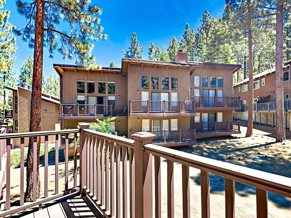 2BR 2BA Heavenly Condo by RedAwning