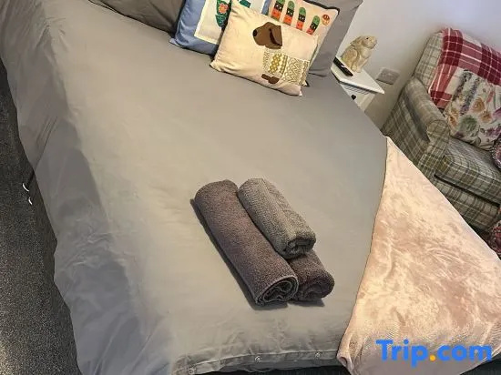 Badger Haven: Apt 4 | Large Apartment in Brackley