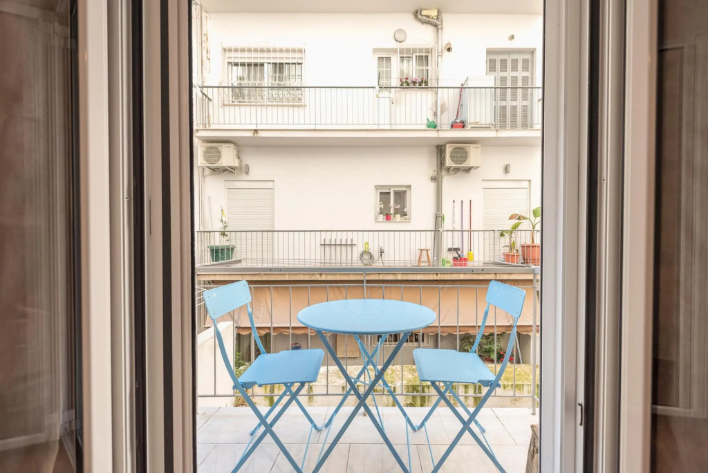 Fresh and Clean apt for 6 in Koukaki