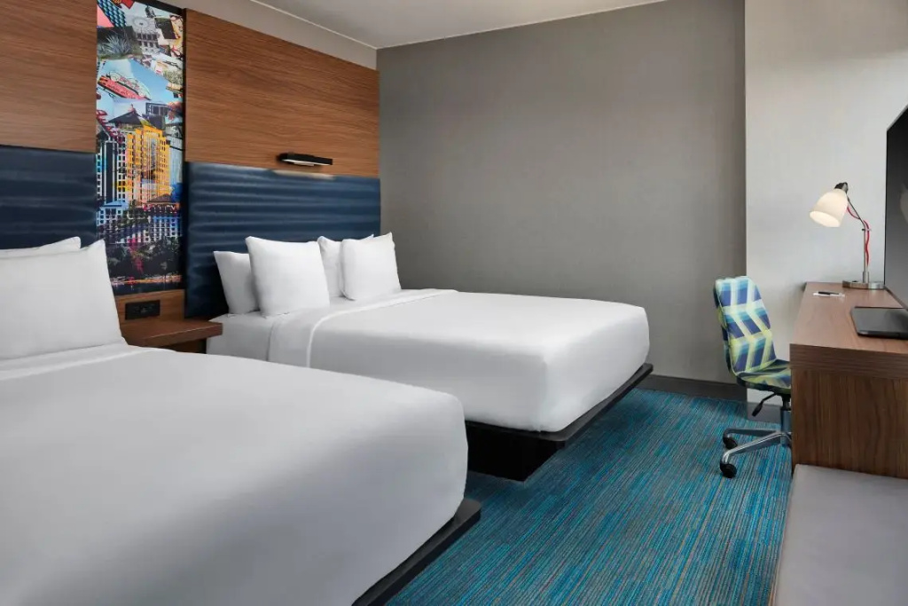 Standard Quadruple room with city view