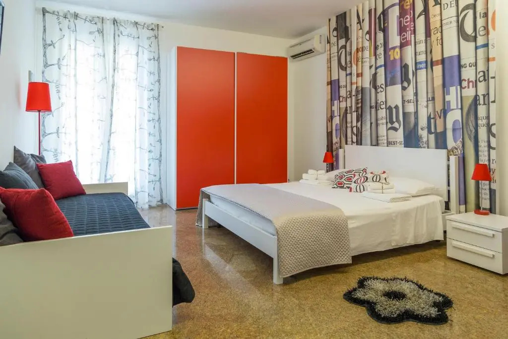 Standard Double room with balcony (full double bed)