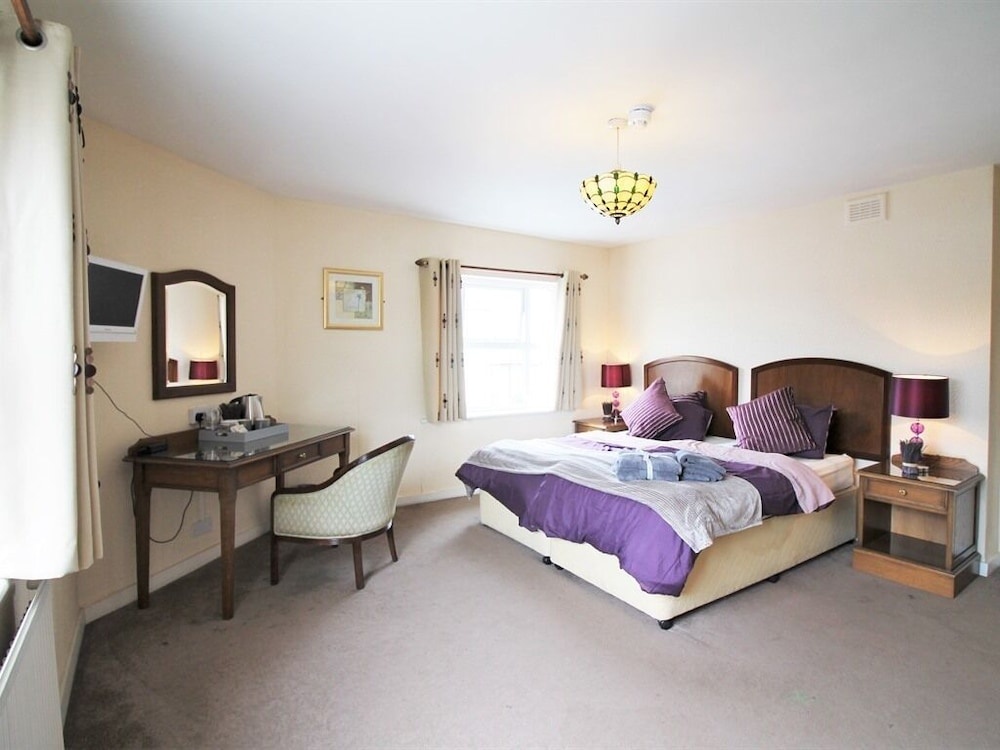Отель Summerfield Pub & Boutique Rooms в Лондоне