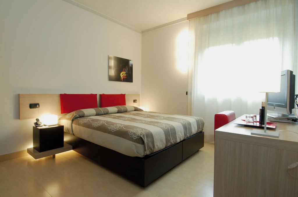 Classic Double room (full double bed)
