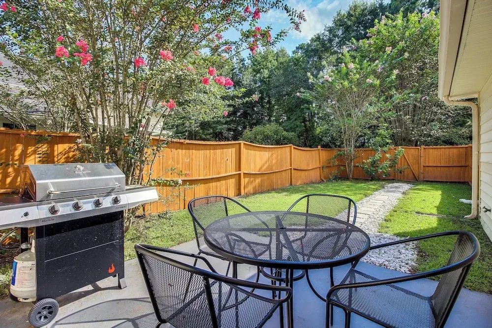 Charming Savannah Vacation Rental w/ Game Room!