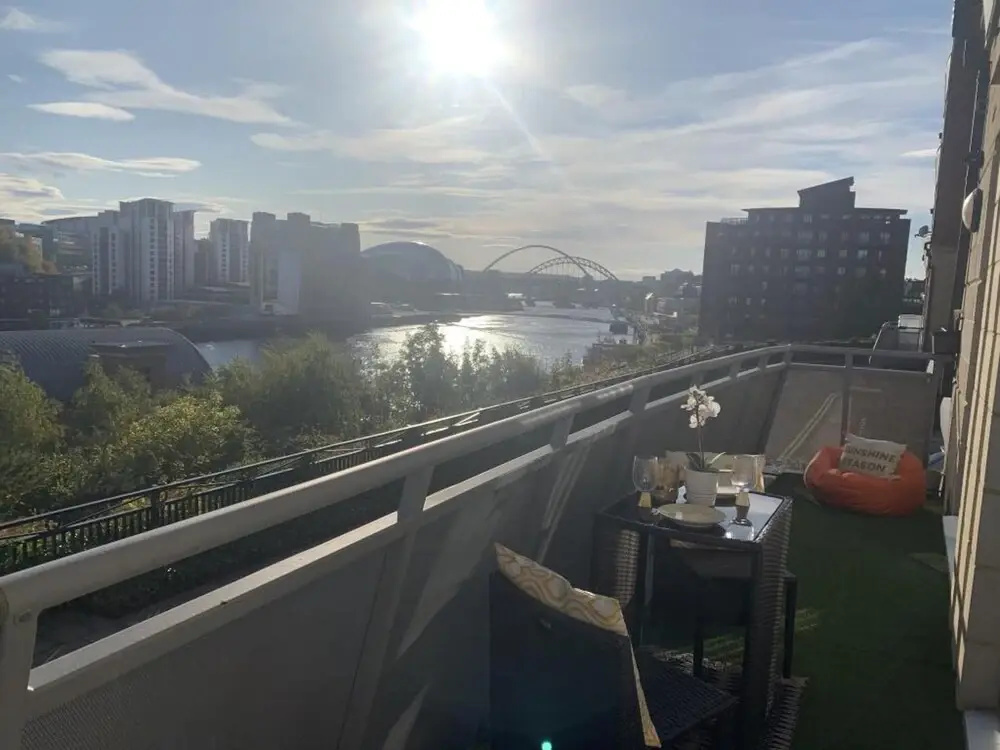 Luxury Modern Apartment With Stunning Balcony View