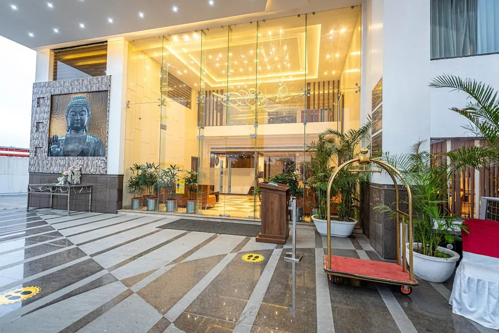 Lobby & Reception
