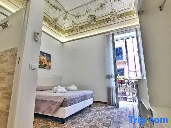 Deluxe Double room (full double bed)